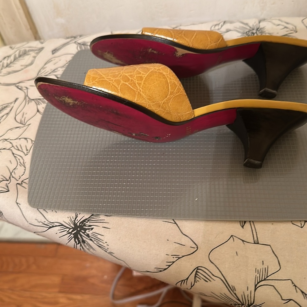 Shoes - Picture 4 of 7